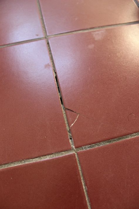 cracked tile to repair Change Grout Color, Bathrooms Makeover, Clean Bathroom Grout, Cleaning Shower Tiles, Diy Grout, Shower Grout, Bathroom Grout, Bathroom On A Budget, Vintage Bathroom Tile