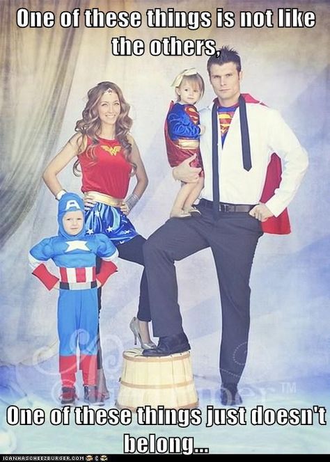 One of these things is not like the others,  One of these things just doesn't belong... Diy Karneval, Family Themed Halloween Costumes, Photo Bb, Superhero Family, Themed Halloween Costumes, Foto Tips, Family Costumes, Family Halloween Costumes, Halloween 2017