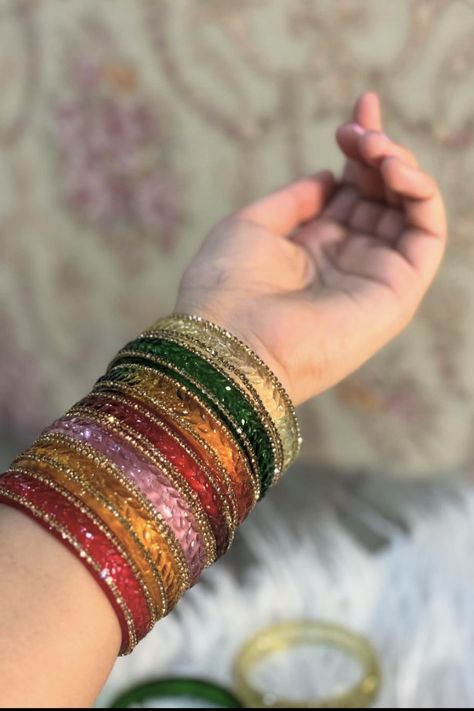 Chudiyan Bangles, Bole Chudiyan, Wedding Jewellery Designs, Thread Bangles Design, Colorful Bangles, Fancy Jewelry Necklace, Glass Bangles, Desi Aesthetic, Fancy Jewellery Designs