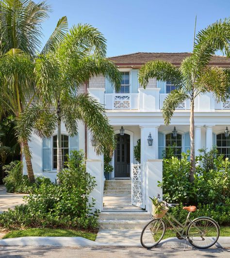 Palm Beach Exterior Home, Caribbean Colonial Architecture, Palm Beach Interiors, West Indies Bedroom, Caribbean Beach House, Tropical Home Design, Caribbean Style Homes, Curb Appeal Inspiration, Palm Beach House