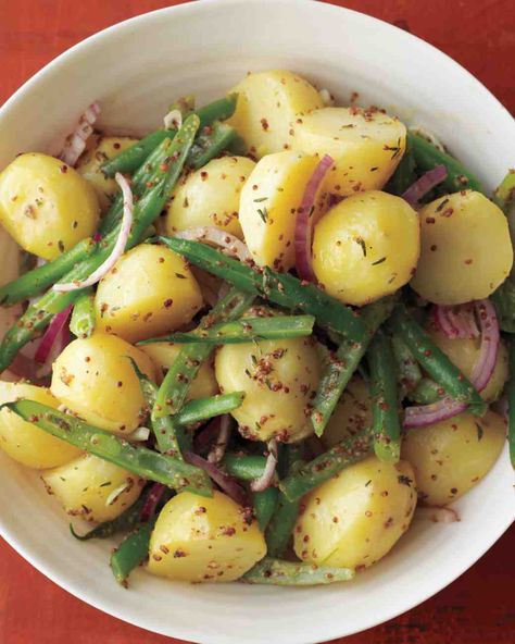 Potato and Green Bean Salad http://www.marthastewart.com/901682/potato-and-green-bean-salad Potato Salad With Green Beans, Potato And Green Bean Salad, Potato And Green Bean, Green Bean Salad, Bean Salad Recipe, Healthy Potatoes, Martha Stewart Recipes, Resep Salad, Green Bean Salads