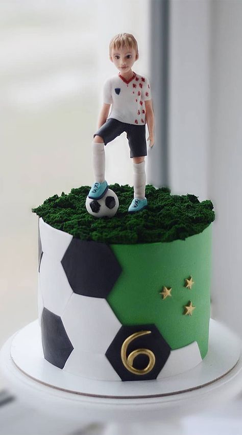 Birthday Football Cake, Diy Cakes For Men, Bday Cake For Boys, Football Birthday Cakes For Boys, Football Birthday Cake Ideas, Cake For Birthday Boy, Boys Theme Cake, Mans Cakes Birthday, Cakes For Kids Boys