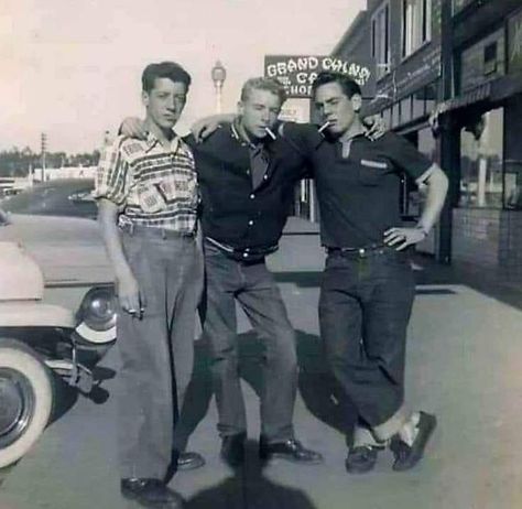 1960s Greasers, 50s Rock And Roll Aesthetic, 50's Outfits 1950s, Vintage Male Outfits, 50s Fashion Men, Rockabilly Style Men, 50s Rockabilly Fashion, Rockabilly Aesthetic, 19s Fashion