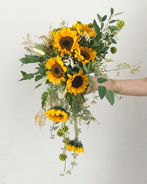 Sunflower Bridal Bouquet, Sunflower Wedding Decorations, Anemone Bouquet, Wedding Flowers Sunflowers, Sunflower Arrangements, Sunflower Wedding Bouquet, Sunflower Themed Wedding, Bridal Sunflowers, Sunflower Bouquet