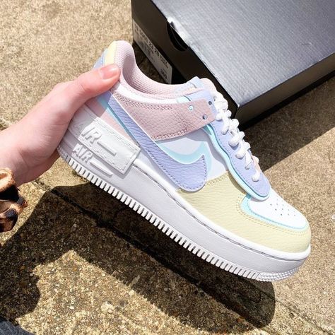 Shoes In Style, Rave Shoes, Nike Shoes Air Force, Nike Air Force One, Dr Shoes, Nike Shoes Girls, Basket Style, Nike Fashion Shoes, Preppy Shoes