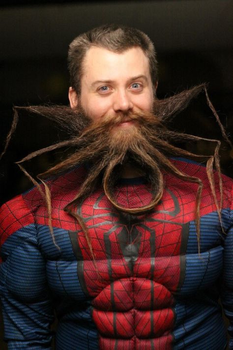 Spider beard - very creative Crazy Beard, Princess Sandals, Beards And Mustaches, Beard Shapes, Man With A Beard, Boots 2020, Long Beard, Beard Humor, Girls High Heels