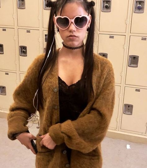 jenna ortega on set of the babysitter Jenna Ortega Halloween, Natalie Ortega, Killer Queen, Future Wife, Jenna Ortega, Pretty Woman, How To Look Pretty, Pretty People, Clothing Brand