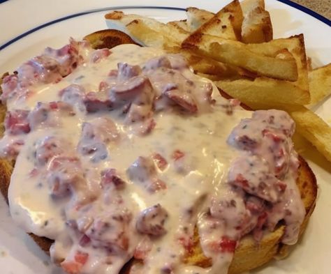 Creamed Chipped Beef on Toast (SOS) Cream Chipped Beef, Creamed Chipped Beef On Toast, Chipped Beef On Toast, Beef On Toast, Crescent Roll Casserole, German Potato Pancakes, Creamed Chipped Beef, Sloppy Joe Casserole, Oven Roasted Cauliflower