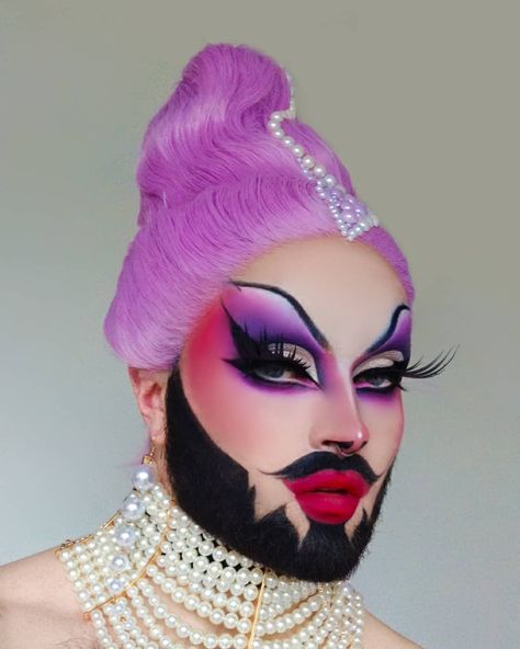 Drag Makeup With Beard, Drag Makeup Looks Easy, Drag Queens Makeup, Drag Looks Make Up, Drag Queen Halloween Costume, Beginner Drag Makeup, Drag Eyebrows, Goth Drag Queen, Drag Queen Makeup Looks