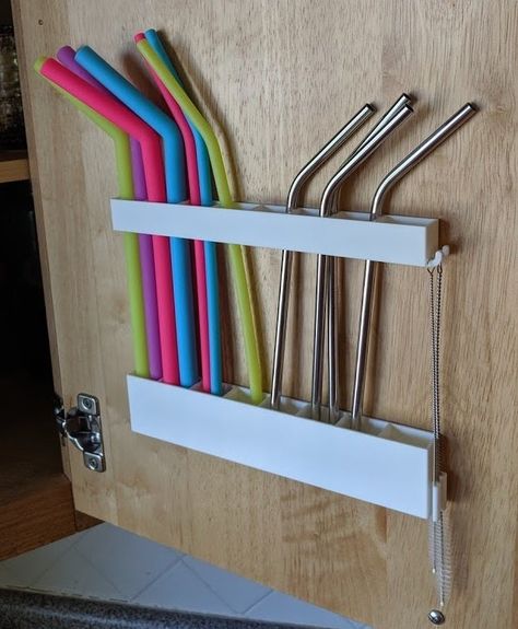 Reusable+Straw+Holder+by+moonsky989. Straw Storage Ideas, Straw Storage, Useful 3d Prints, Straw Holder, Drukarka 3d, Corkboard Ideas Decor, Kitchen Hooks, 3d Printing Art, 3d Printer Designs