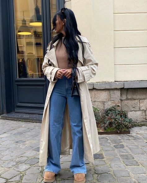 Polished Boho Style, Rainy Weather Outfits Winter, Nyc Spring Outfits 2023, London Outfit Ideas Spring, Rainy Day Fits, Outfits For Rainy Days, Rainy Days Outfit, Rainy Day Work Outfit, Cute Rainy Day Outfit