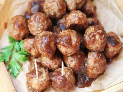 Apple Butter Meatballs Apple Butter Meatballs, Butter Meatballs, Easy Apple Butter, Christmas Eve Brunch, Sweet Meatballs, Beef Rouladen, Main Salad, Pastry Appetizer, Bourbon Glaze