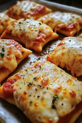 If you're looking for the ultimate comfort food, these Homemade Cheesy Pizza Pockets are a must-try! With a golden, crispy crust, a gooey, cheesy center, and your favorite toppings inside, they're perfect for a quick meal or snack. Whether you're hosting a family dinner or just craving a cheesy treat, pizza pockets are a hit for all ages! Pizza Pockets With Crescent Rolls, Pizza Pockets Homemade, Pizza Pocket, Cheesy Pizza, Pizza Pockets, Quick Meal, Ultimate Comfort Food, Crescent Rolls, Quick Meals