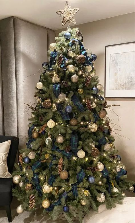 Blue Spruce Christmas Tree Decorated, Blue And Gold Christmas Tree Ideas, Green And Blue Christmas Tree, Masculine Christmas Tree, Dark Blue Christmas Tree, Blue And Green Christmas Tree, Blue Spruce Christmas Tree, Xmas Ornaments Diy, Cabin Christmas Tree