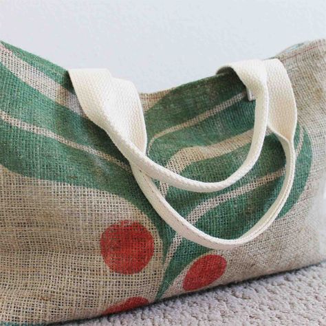 Diy Fashion Upcycle, Coffee Bean Sacks, Burlap Coffee Bags, Fabric Shears, Tote Tutorial, Coffee Sacks, Burlap Tote Bags, Burlap Tote, Burlap Bags