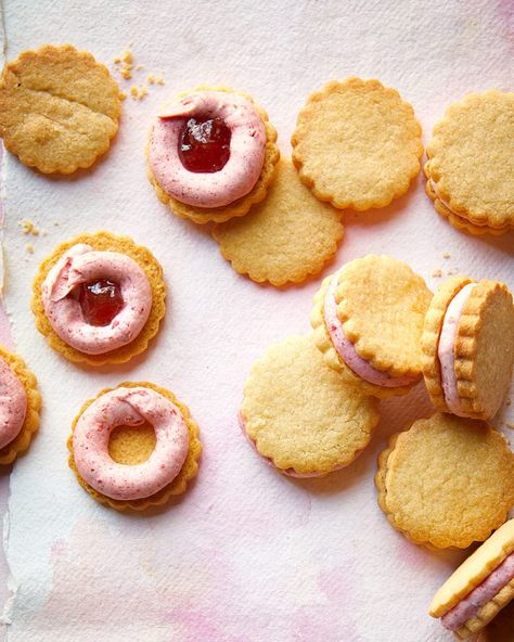 53 Mother's Day recipes - delicious. magazine Spring Biscuits, Biscuits Dessert, Custard Biscuits Recipe, Strawberry Cream Biscuits, Mothers Day Baking, Custard Biscuits Cookies, Custard Cream Biscuits, Strawberry Custard Tarts, Custard Biscuits