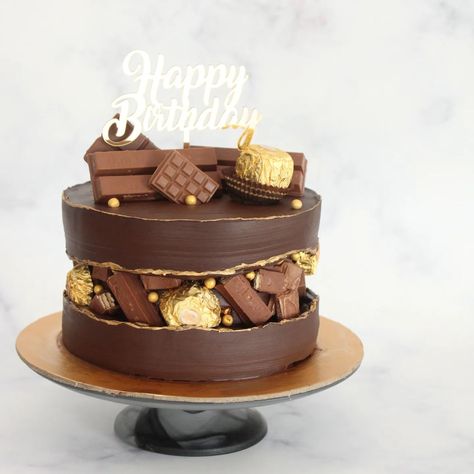 Chocolate Overload Cake Decoration, October Cake Ideas, Decorate Chocolate Cake Ideas, Pretty Birthday Cakes Chocolate, Unique Chocolate Cake Design, Simple Chocolate Cake Design, Chocolate Mousse Cake Decoration, Chocolate Birthday Cake For Men, Birthday Cake For Husband Unique