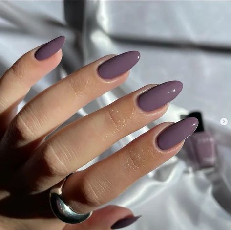 Vivian is a dusty grape cream that is a delicious shade for fall or any cool night out.🌙 خواتم خطوبة, Cool Night, Hello Nails, Casual Nails, Nail Swag, Minimalist Nails, Classy Nails, Chic Nails, Purple Nails