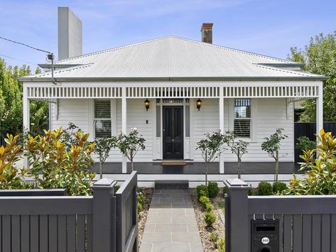 Cottage Front Garden, Queenslander Renovation, Alfresco Decking, Renovation Exterior, Weatherboard House, Small Bungalow, Front Verandah, Bungalow Exterior, Cottage Renovation