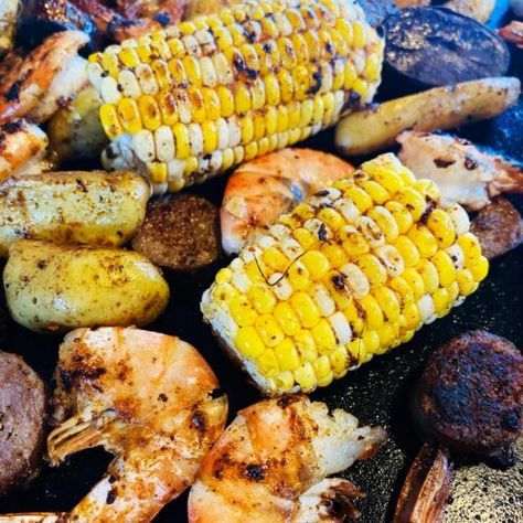 Blackstone Griddle Shrimp Boil - If You Give a Girl a Grill Shrimp Boil On Blackstone, Shrimp Boil On Blackstone Griddle, Pulled Pork Tacos Recipe, Cajun Shrimp Boil, Grilled Crab, Blackstone Grill, Corn Chowder Recipe, Easy Freezer Meals, Meatless Main Dishes