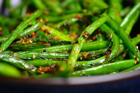 These Gujarati green beans with mustard seeds and ginger make a lovely side dish to an Indian meal. The combination of stir frying and steaming results in vibrant green, crunchy beans. Crunchy Beans, Indian Green Beans, Indian Beans, Green Bean Dishes, Pf Chang, Adventurous Family, Sara Lynn, Chicken Chickpea, Indian Meal