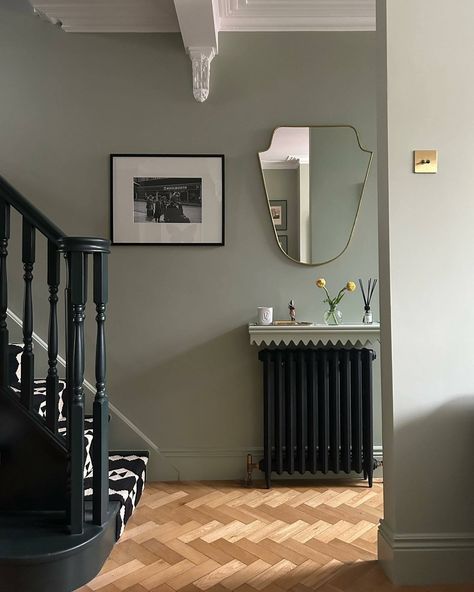 Farrow & Ball | 5 spaces to inspire your 2024 renovation projects 🎨 1. A hallway: #VertDeTerre walls with #StudioGreen staircase by @interior_bug 2. A… | Instagram Green Hallway Paint, Favorite Green Paint Colors, Hallway Decorating Colours, Farrow And Ball Hallway, Green Hallway Ideas, Hallway Paint, Painted Staircases, Hallway Colours, Green Hallway