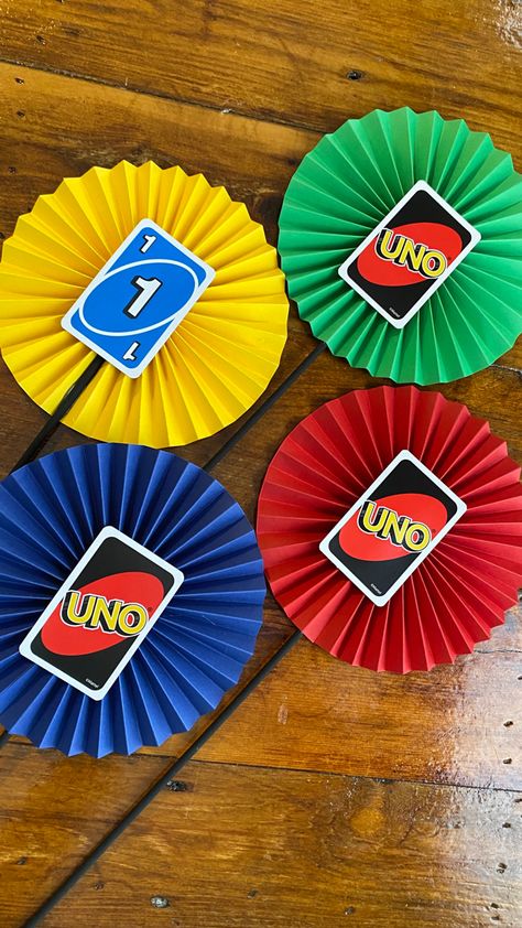 School Game Night Decorations, Board Game Party Decorations Diy, Uno Classroom Theme, Board Game Balloon Arch, Board Game Decorations Party, Uno Bulletin Board Ideas, Uno Decorations Ideas, Vbs Board Game Theme, Game Night Decorations Ideas