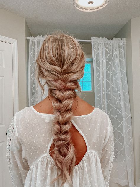 Prom Hair Up, Prom Braid, Cute Prom Hairstyles, Fishtail Braid Hairstyles, Formal Hairstyles For Long Hair, Simple Prom Hair, Braided Prom Hair, Dance Hairstyles, Prom Hairstyles For Long Hair