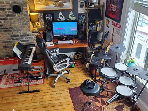 Bedroom With Drums, Home Studio Inspiration, Band Practice Room Aesthetic, Musician Room Ideas, Musician Room Aesthetic, Musician Bedroom, Rocker Bedroom, Rocker Room, Home Music Studio Ideas