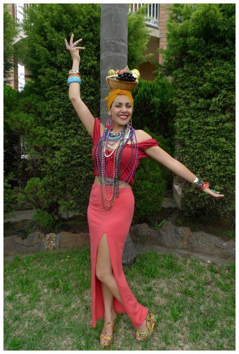 Day 227: Carmen Miranda #costume. Theme Me is a blog that follows a personal challenge to dress to a different theme every day for a whole year. Havana Outfit, Carmen Miranda Costume, Havana Nights Theme, Havana Party, Cuban Party, Fruit Hat, Fancy Dress Ideas, Tropical Bachelorette Party, Carmen Dell'orefice