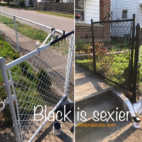 Painting my metal chainlink fence from white to black -athenascafe.com Painted Chain Link Fence, Fence Around Pool, Chainlink Fence, Easy Fence, Christmas Patio, Cheap Fence, Pallet Fence, Diy Fence, Old Fences