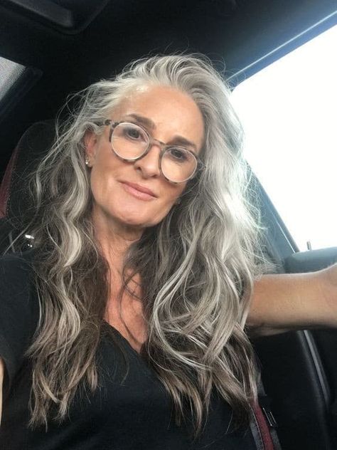 Grey Hair And Glasses, Hair And Glasses, Grey Hair Wig, Long White Hair, Gorgeous Gray Hair, Grey Hair Inspiration, Beautiful Gray Hair, Hair Gray, Natural Gray Hair