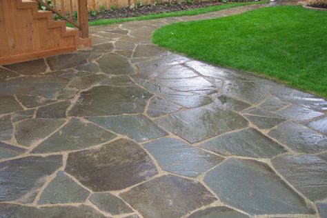 Flagstone Ideas, Patio Paver Ideas, Natural Stone Patio, Glow In The Dark Stones, Modern Traditional Farmhouse, Stone Floor Tiles, Flag Stone, House Curb Appeal, New Patio Ideas