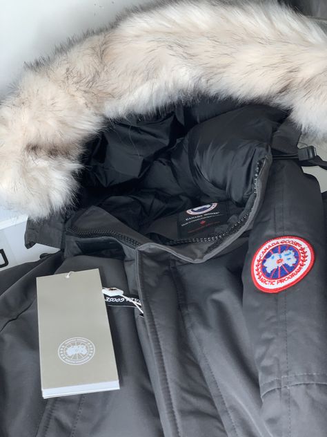 Canada Goose Women Outfits, Aesthetic Canada, Canada Goose Coat, Paris Instagram Pictures, City Life Photography, Canada Goose Women, Cute Nike Outfits, All Nike Shoes, Baddie Outfits Ideas