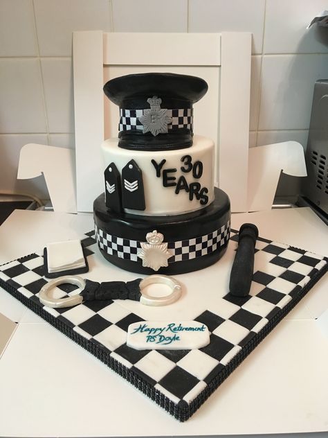 Police Sergeant Happy Retirement Cake Police Cake Design, Police Themed Cake, Police Retirement Cake, Beach Hut Cake, Cake Police, Policeman Cake, Happy Retirement Cake, Police Birthday Cakes, Retirement Cake Ideas