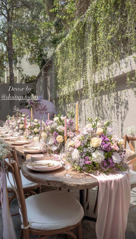 Floral Dinner Party Table Settings, Tea Party Venue Ideas, Bridal Shower Flower Decor, Floral Bday Party Decor, Engagement Party Tea Party, Whimsical Engagement Party, Luxury Bridal Shower Ideas, Tea Party Engagement Party, Intimate Bridal Shower Ideas