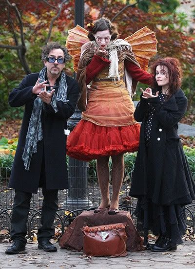 tim burton et helena boham carter Tim Burton And Helena Bonham Carter, Tim Burton Aesthetic Outfit, Tim Burton Fashion, Cherrie Currie, Helena Carter, Helen Bonham, People Inspiration, Tim Burton Style, Art Outfit