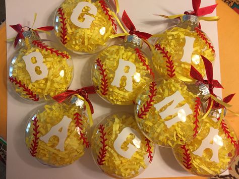 Softball Christmas Parade Float Ideas, Baseball Christmas Party, Softball Team Gift Ideas, Softball Craft Ideas, Softball Team Christmas Party Ideas, Softball Crafts For Team Diy, Diy Softball Gifts, Softball Crafts Diy, Softball Christmas Tree Ideas