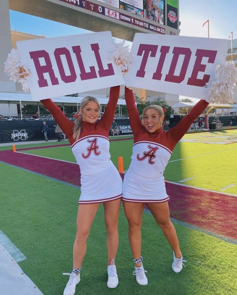 Bama Cheer, Alabama Cheer, Tcu Cheerleaders, Roll Tide Roll, Cheer Team Pictures, Alabama College, Cheer Photography, Softball Drills, Alabama Football Roll Tide