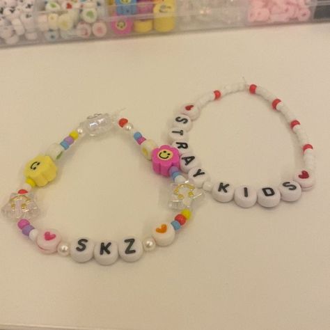 Jewelry Kpop Skz, Skz Beaded Jewelry, Kawaii Beaded Bracelets, Straykids Bracelets, Skz Bracelet Ideas, Skz Bracelets, Stray Kids Jewelry, Skz Jewelry, Skz Bracelet