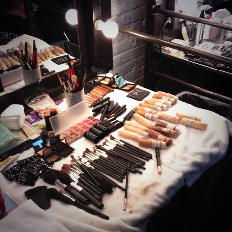 Nars Cosmetics #makeup #station #NYFW #Style #FONYFW #SS14 Makeup Station Aesthetic, Makeup Artist Aesthetic, Cosmetology Career, Week Aesthetic, Mousy Brown, Fashion Week Aesthetic, Nyfw Style, Arte Aesthetic, Makeup Station