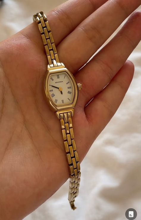 Vintage Watches Women Classy, Vintage Gold Watch, Office Inspo, Wrist Jewelry, Dope Jewelry, Jewelry Essentials, Classy Jewelry, Pretty Jewelry, Jewelry Lookbook