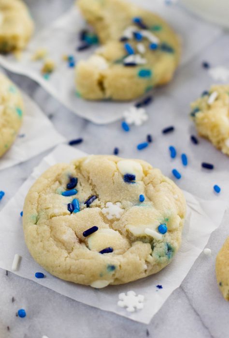 blizzard cookies - cream cheese and sprinkles and butter-6 Blizzard Cookies, Sugar Spun Run, Cookie Board, Best Christmas Desserts, Best Christmas Cookie Recipe, Cookies Cream, Christmas Cookies Easy, Best Christmas Cookies, Christmas Sugar Cookies