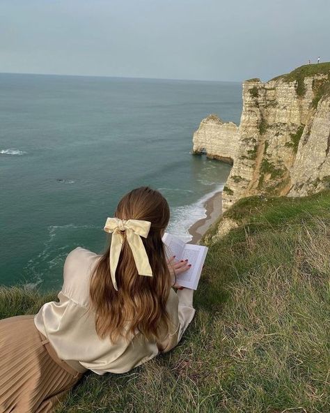 New Year Look, Behati Prinsloo, Escape Reality, Classy Aesthetic, + Core + Aesthetic, Mode Inspo, Book Aesthetic, Aesthetic Photo, Parisian Style