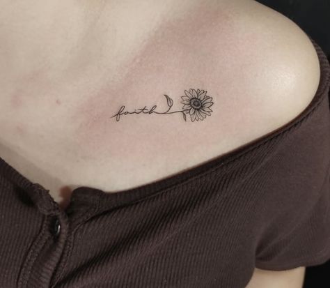 Collar Bone Sunflower Tattoo, Sunflower Tattoo Collar Bone, Yellow Sunflower Tattoo, Minimal Sunflower Tattoo Simple, Sunflower Tattoo Danty, Sunflower Tattoo Placement Ideas, Moms Tattoo, Simple Tattoo Designs, Simple Tattoo