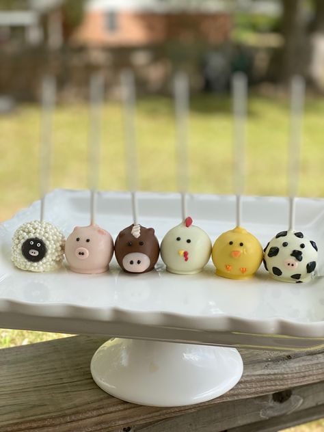 Cake Pop Farm Animals, Petting Zoo Cake Ideas, Farm Animal Chocolate Covered Strawberries, Farm Animal Cake Pops Diy, Farm Cakepops Ideas, Cupcake Farm Animals, Farm Cake Pops Animals, Animal Themed Cake Pops, Farm Animal Strawberries