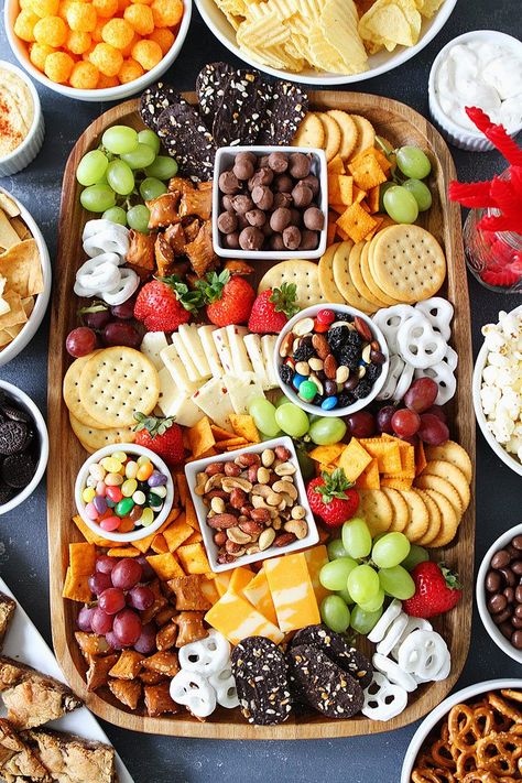 Sweet and Salty Snack Board-the perfect party food for easy entertaining. Cheap Party Food, Salty Sweet Snacks, Snack Platter, Snack Board, Party Food Platters, Charcuterie Recipes, Snacks Für Party, Salty Snacks, Cheese Crackers