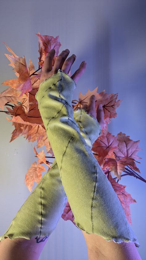 Leaf Gloves, Mitten Gloves, Halloween Ideas, Costume Ideas, Arm Warmers, Beauty Book, Gloves, Display Homes, Ships