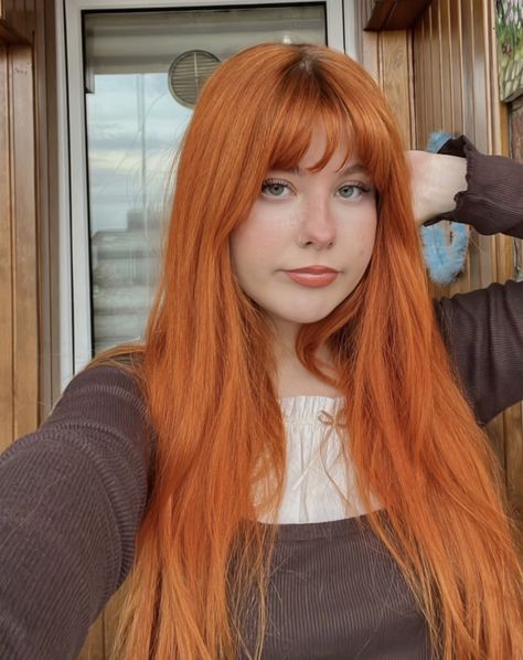 Tangerine Hair Color, Redhead Outfits, Tangerine Hair, Bang Inspo, Dr Claims, Women With Freckles, Soft Bangs, Mom Hair, Lily Evans