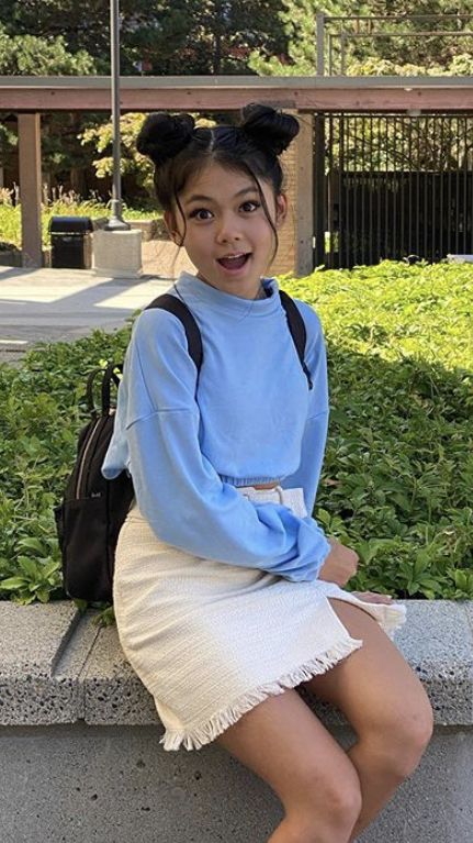 Claudia Kishi Makeup, How To Dress Like Claudia Kishi, Babysitters Club Outfits, Claudia Babysitters Club Outfits, Claudia From Babysitters Club Outfits, Claudia Kishi Outfit, Baby Sitters Club Outfits, Claudia Babysitters Club, Vintage Clothes 1940s